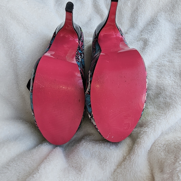 Iron Fist Multicolor Graphic Heels - Picture 6 of 6